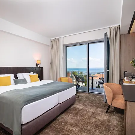 Montello Отель 4*